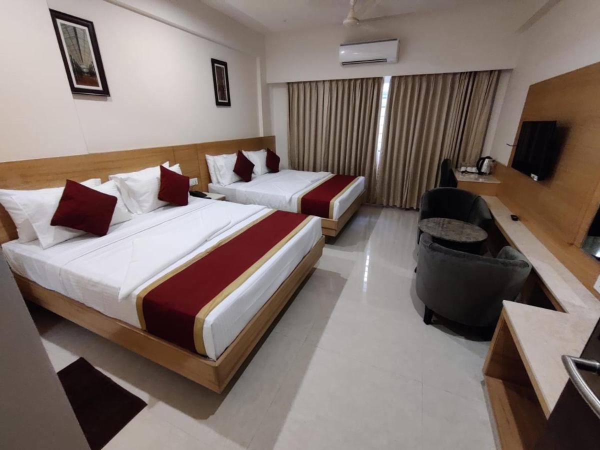 Hotel U.T.Elite Бангалор Экстерьер фото